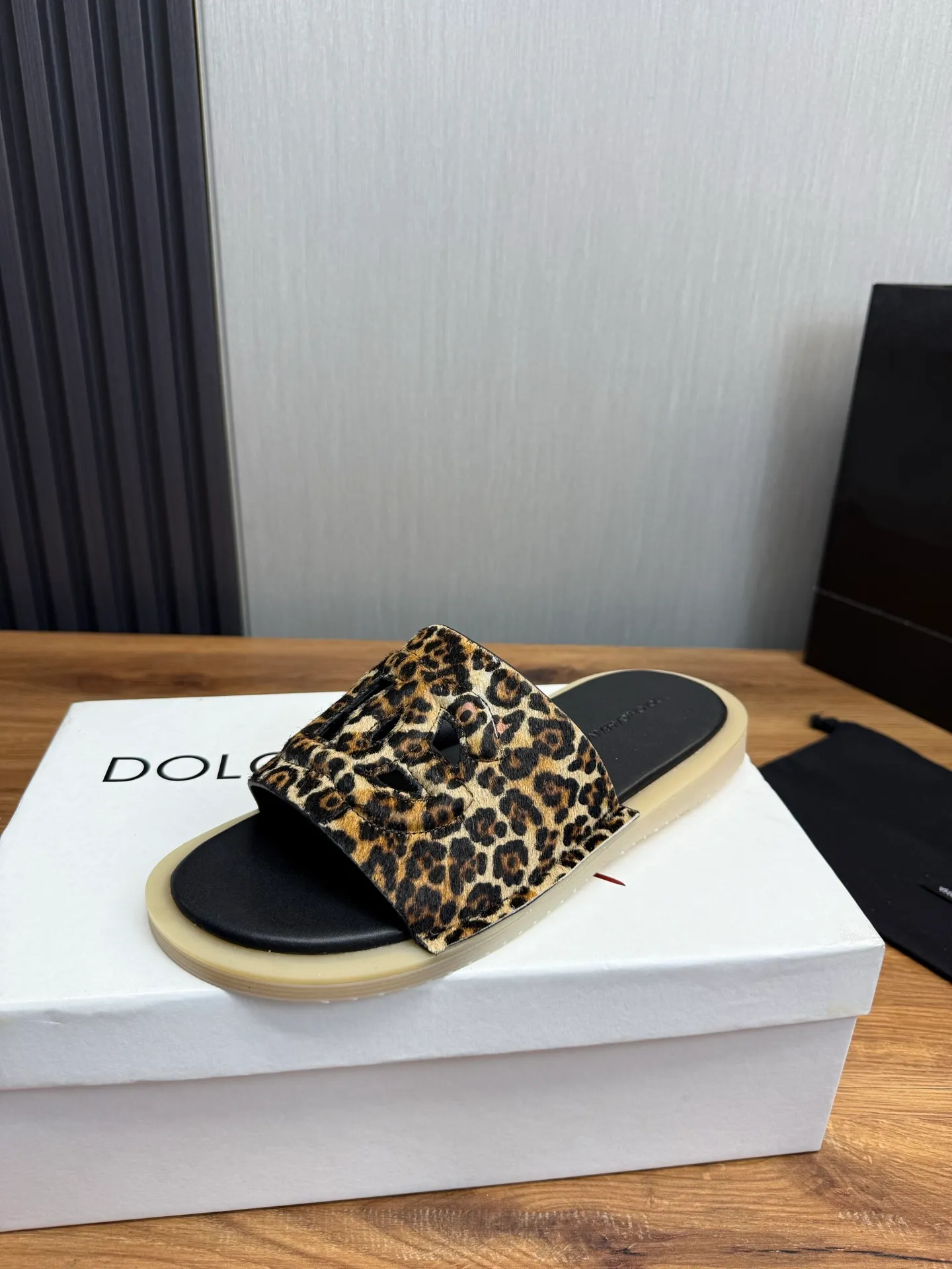 Men's men's shoes💰340💰Dolce & gabbana (DG) official website synchronized new slippers💥Fashion hot models: 1 exclusive mold opening✅Unique brand style logo upper💥Original private mold outsole✔️36-44 (45 customized, non-refundable)